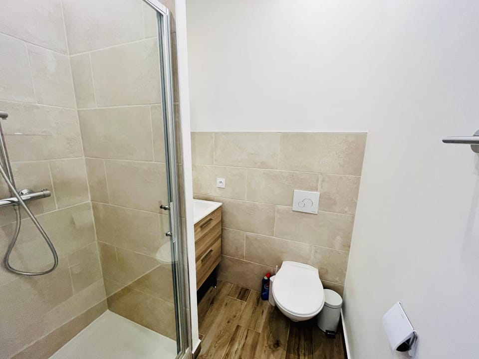 Shower, Toilet, Bathroom