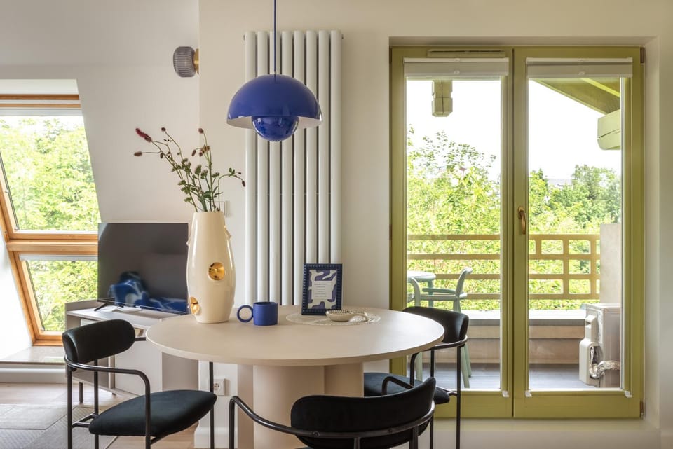 View (from property/room), Balcony/Terrace, Living room, Dining area