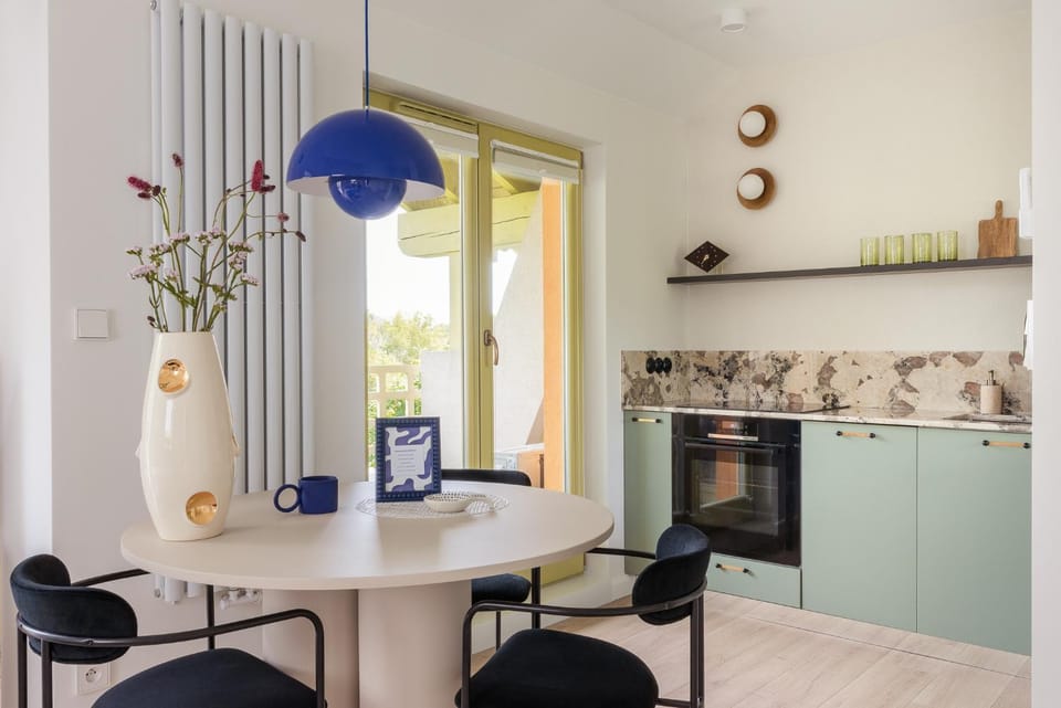 Kitchen or kitchenette, Living room, Seating area, Dining area, stove