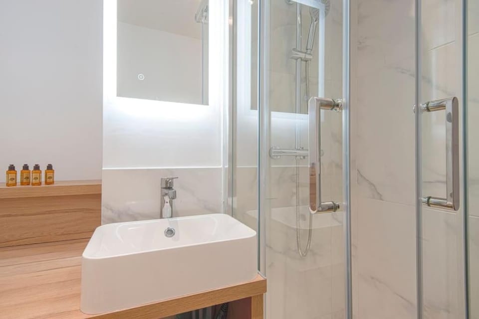 400m du port, beau T2 entièrement rénové Apartment in Toulon