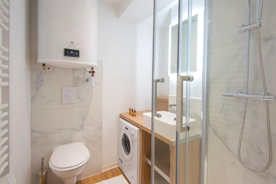 400m du port, beau T2 entièrement rénové Apartment in Toulon