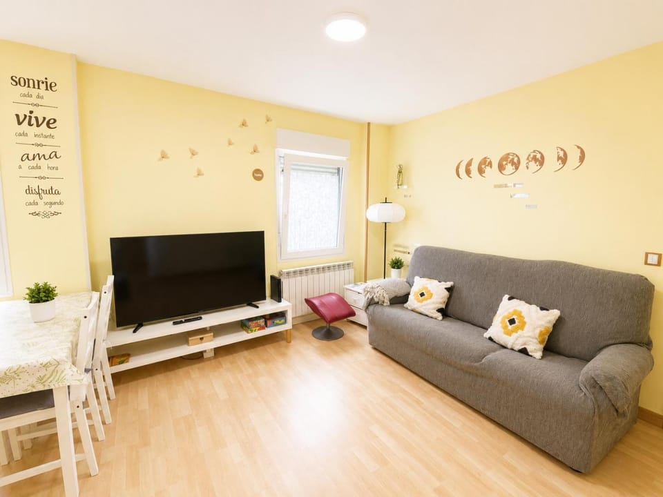 Communal lounge/ TV room, TV and multimedia, Living room
