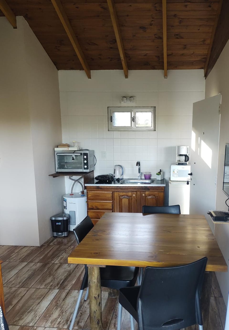 Kitchen or kitchenette, Dining area, oven, pet friendly, stove