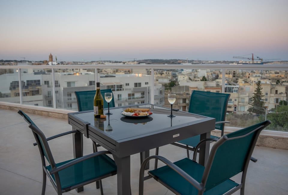 Property building, Balcony/Terrace, Balcony/Terrace
