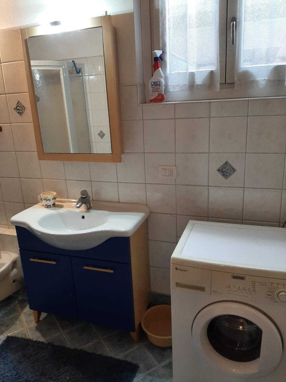 Bathroom, washing machine