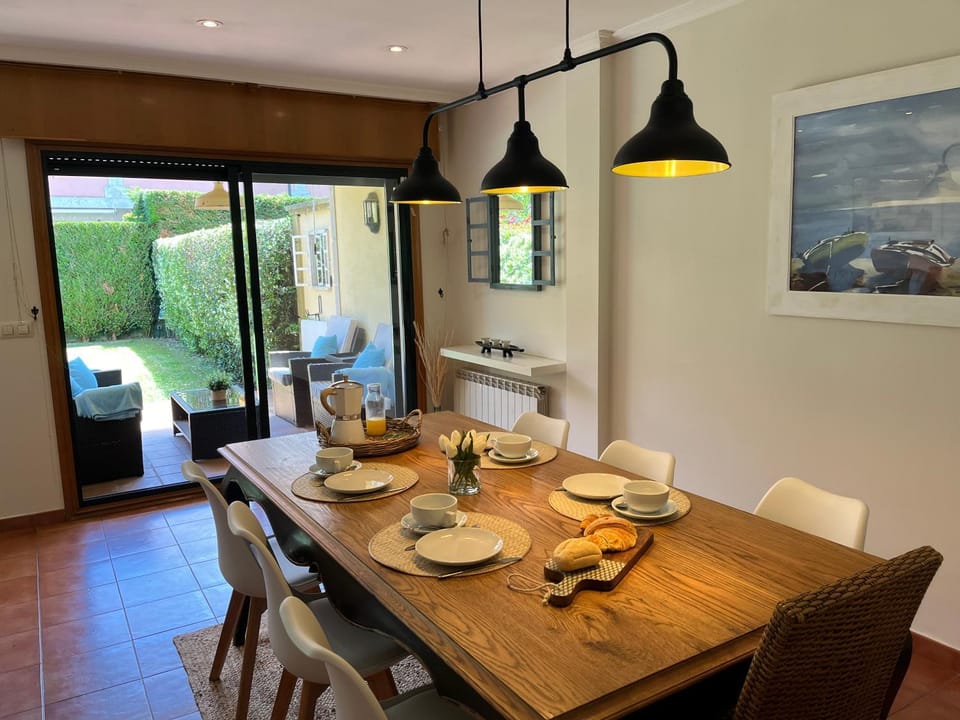 Seating area, Dining area