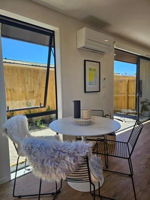 Cosy Central Home - Walk to CBD & Free EScooters! Apartment in Christchurch