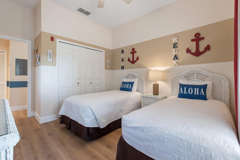 Newly renovated beautiful second floor condo in Bahama Bay House in Four Corners