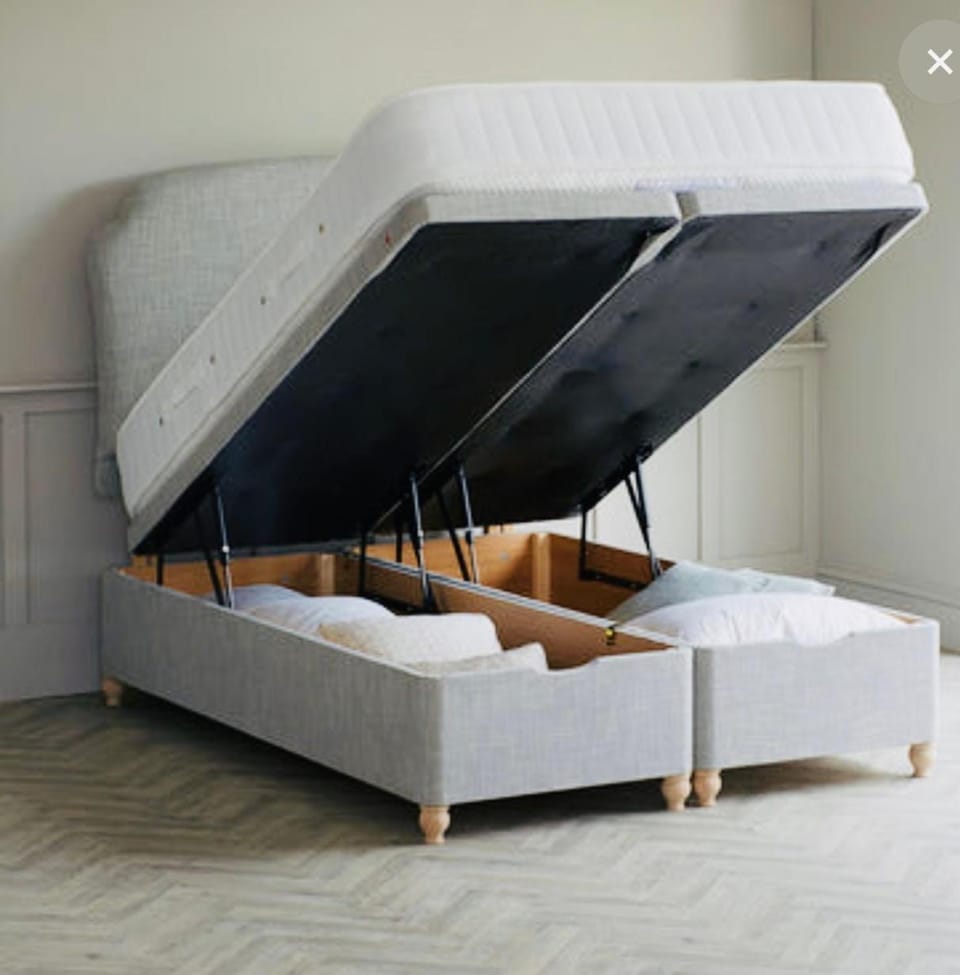 Perfect 1 Bed Apartment Sleeps 5 1 Kingsize bed 1 double Sofabed & Foldable Single bed Free Parking Wifi good transport network shopping Holiday Makers Families Contractors in North London Apartment in Enfield