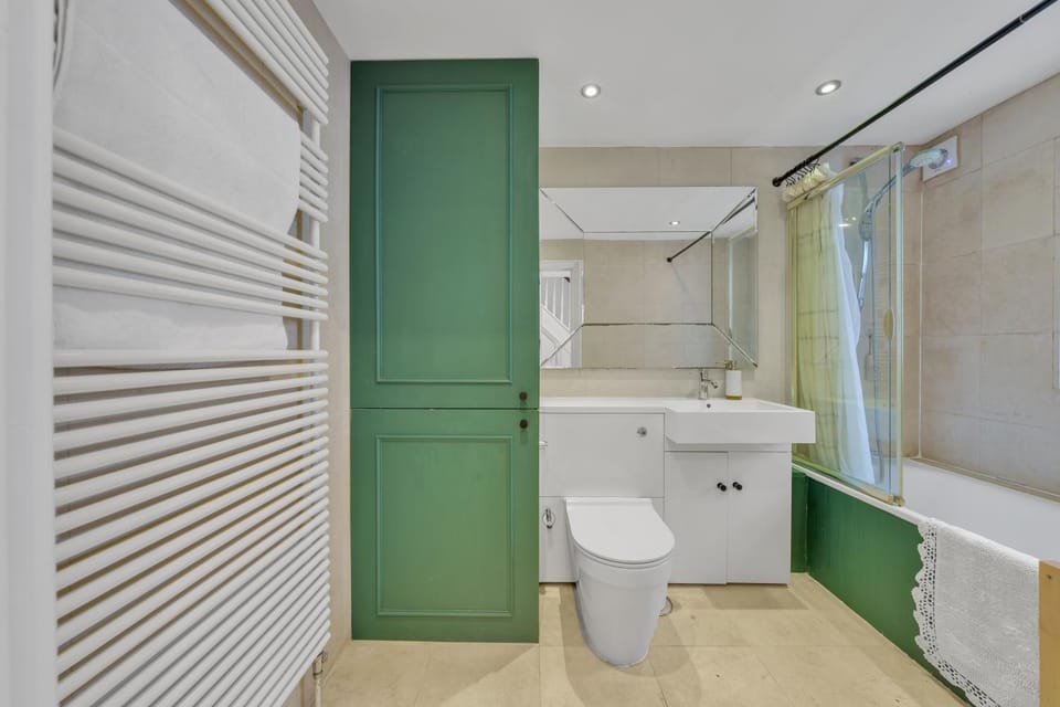 Shower, Toilet, Bathroom, Bath