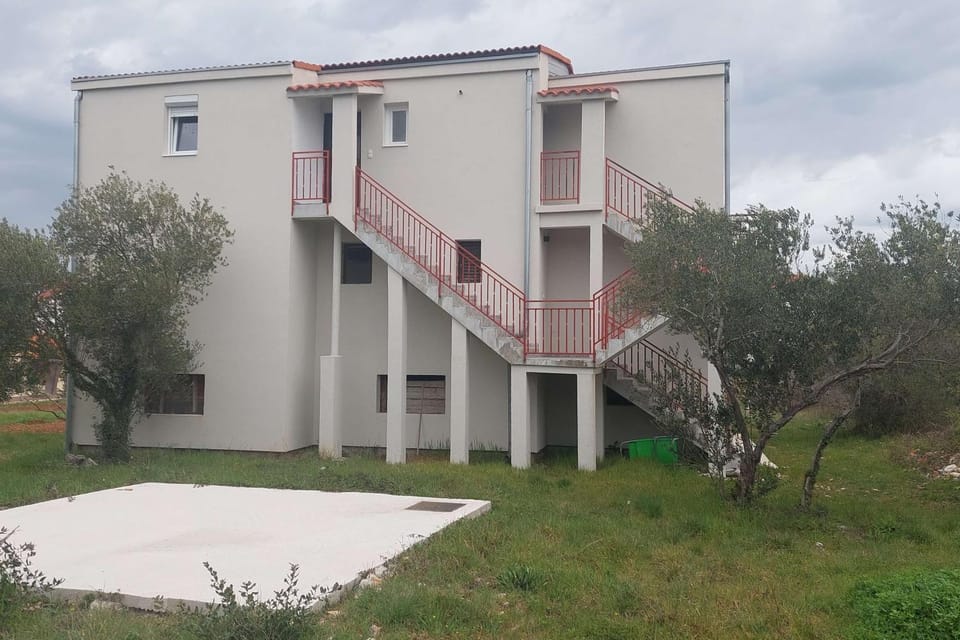 Location, children, Family