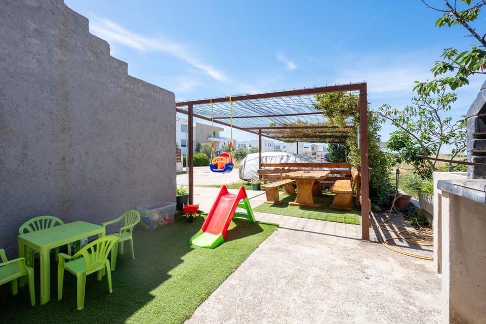 Location, children, Family
