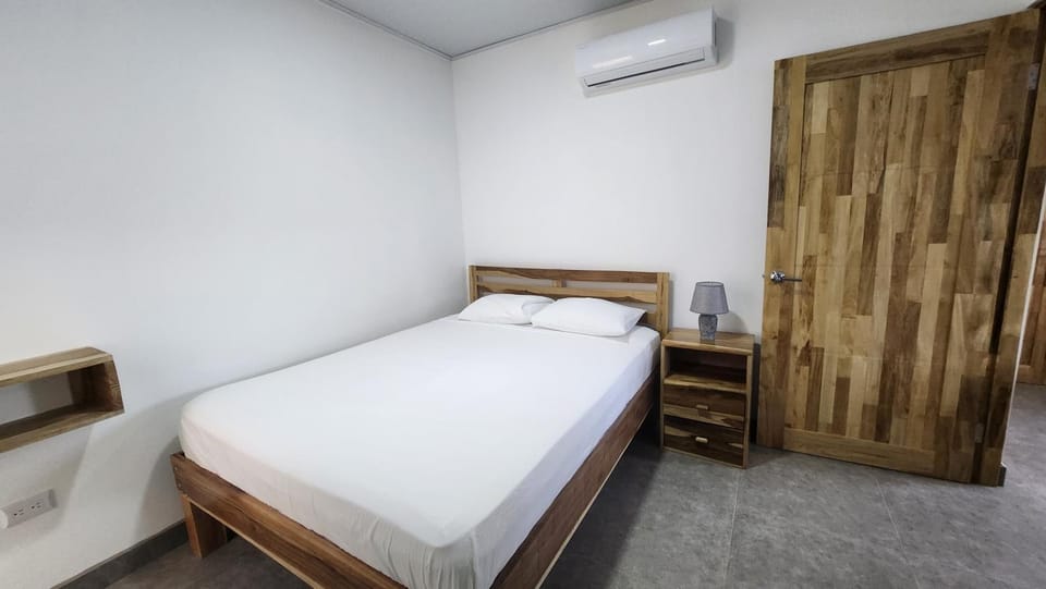 Bed, Photo of the whole room, Bedroom, air conditioner