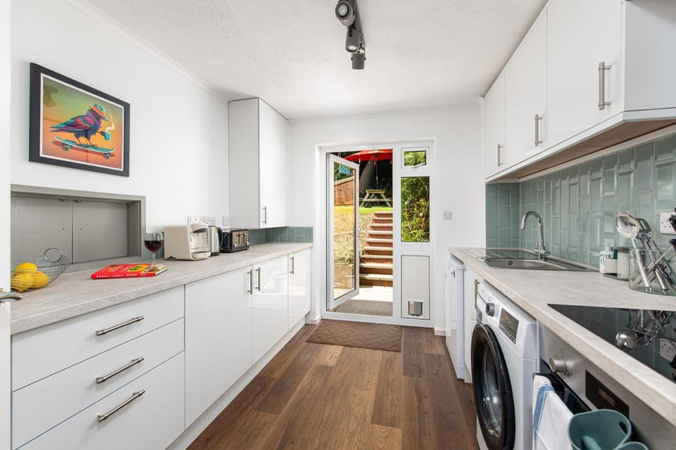 Kitchen or kitchenette, washing machine