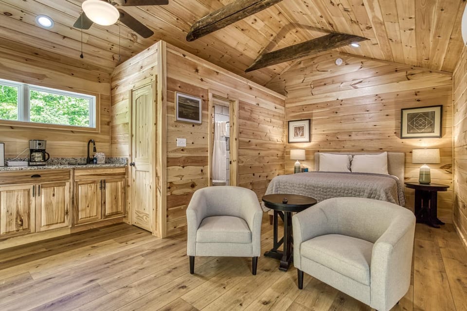 Grey Goose, Pickleball Court, Creek, WIFI, Mountain Views, Starting at 69, House in Cosby