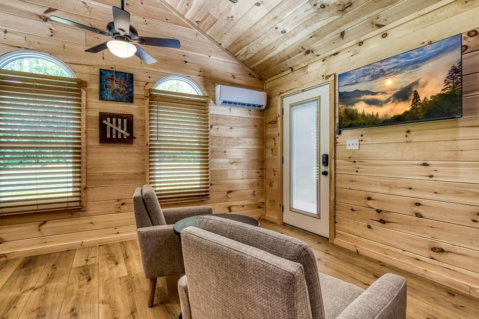 Grants Cottage, Pickleball Court, Creek, WIFI, Mountain Views, Starting at 50" House in Cosby