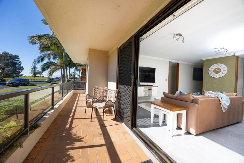 TV and multimedia, Balcony/Terrace, Living room, Seating area