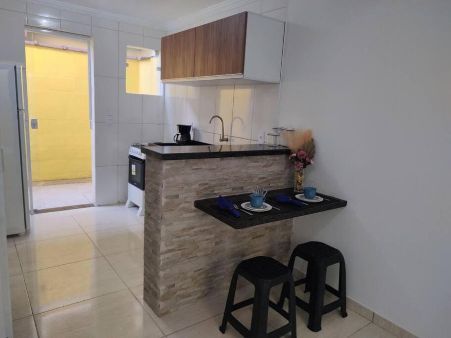 Kitchen or kitchenette, minibar, stove