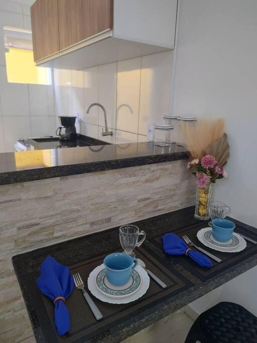 Coffee/tea facilities, Kitchen or kitchenette, Dining area, minibar, stove