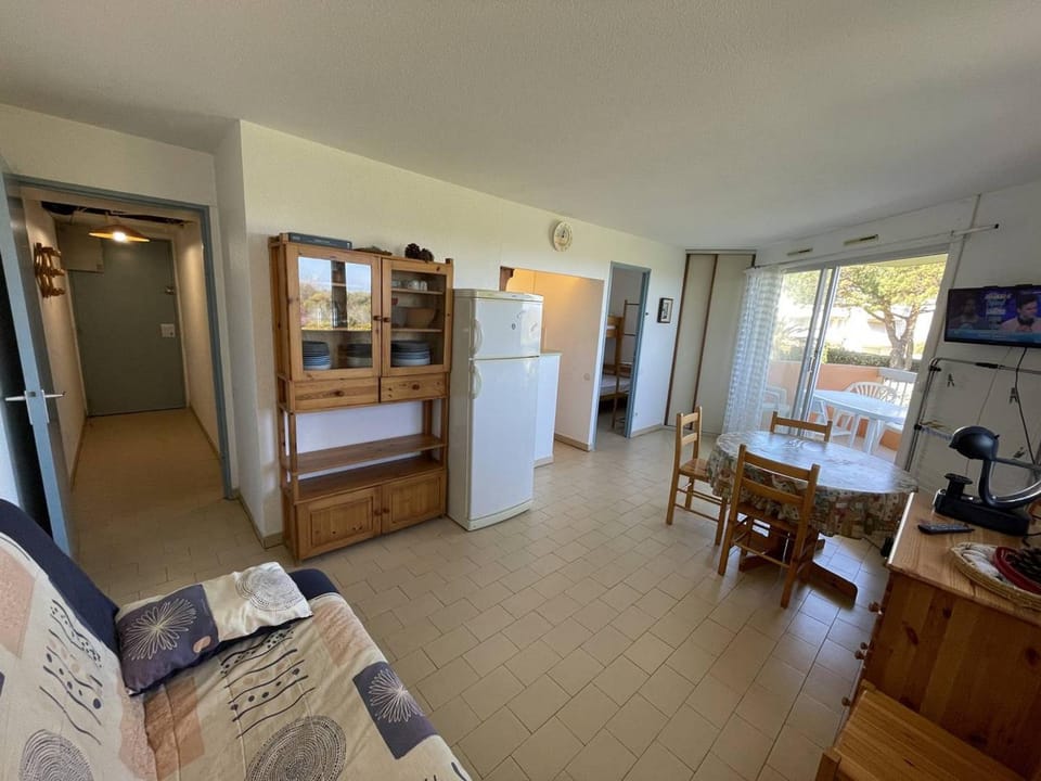 Appartement 2 pièces en front de mer avec piscine, terrasse et parking - 5 couchages, Saint Cyprien Plage - FR-1-106-102 Apartment in Saint-Cyprien