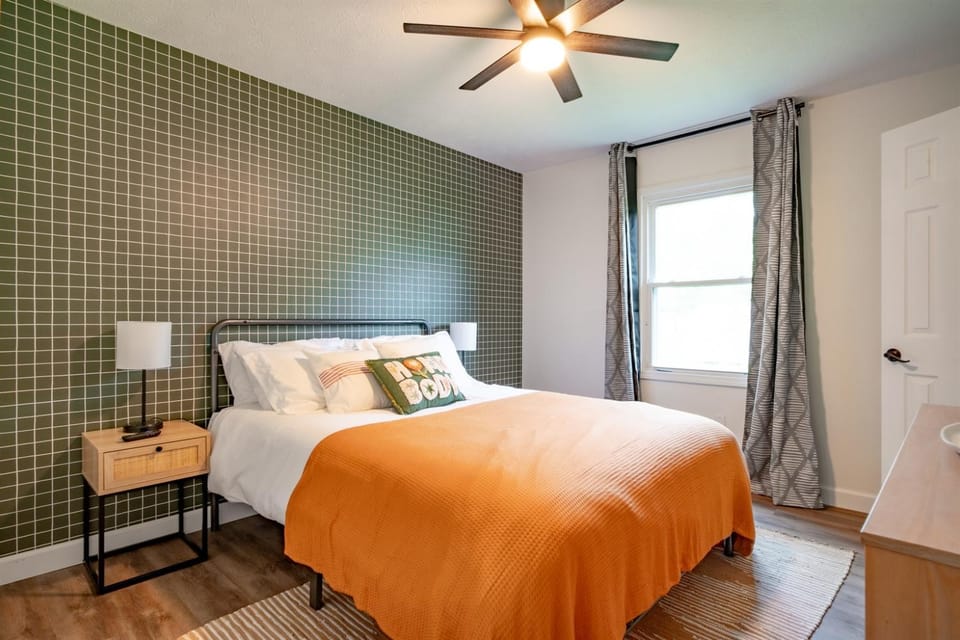 Lake Erie Breeze 3BR home base, 30 min to Cedar Point Island Ferries House in Vermilion