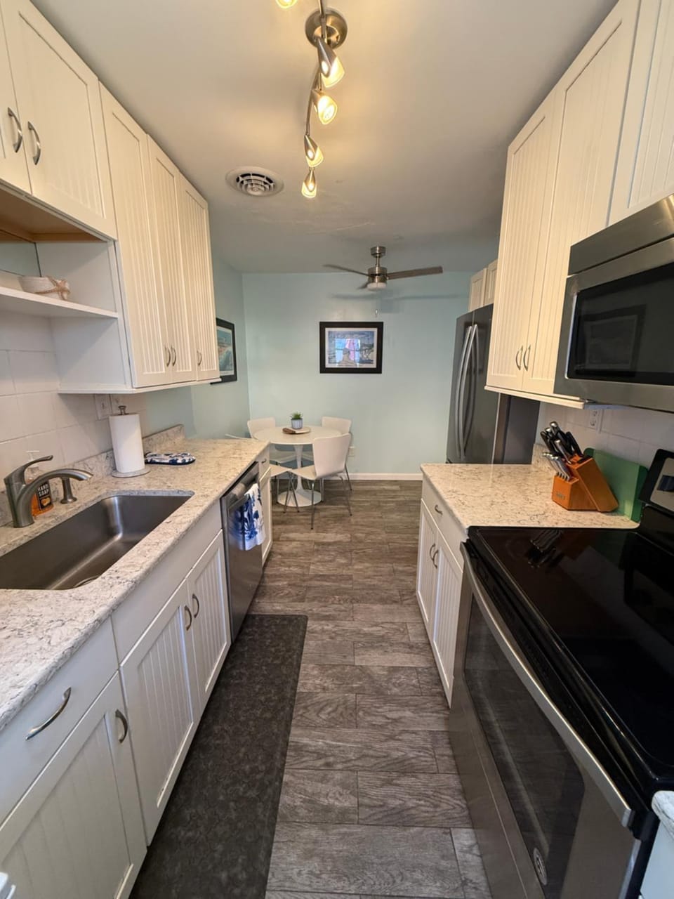 Endless Beach #B,Oceanfront, 3bedrooms-2bath-Pet Friendly House in Virginia Beach
