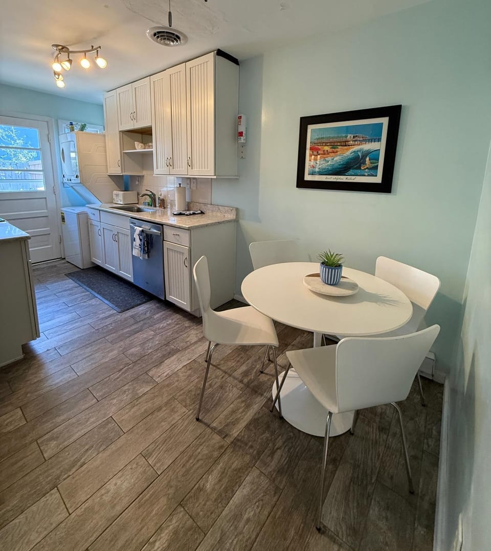 Endless Beach #B,Oceanfront, 3bedrooms-2bath-Pet Friendly House in Virginia Beach