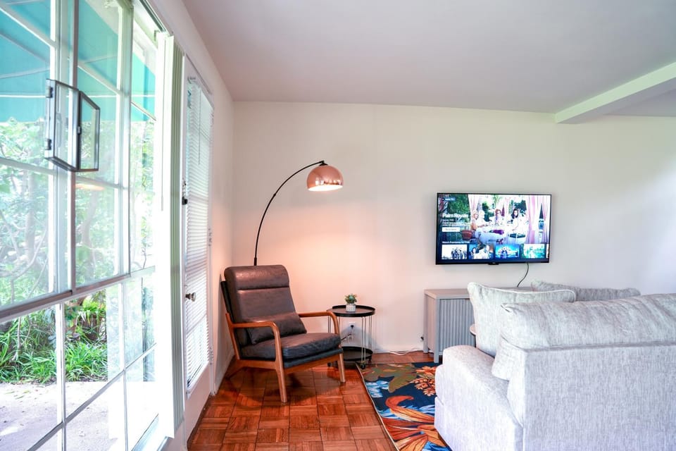 Los Angeles Townhouse close to LACMA House in San Fernando Valley