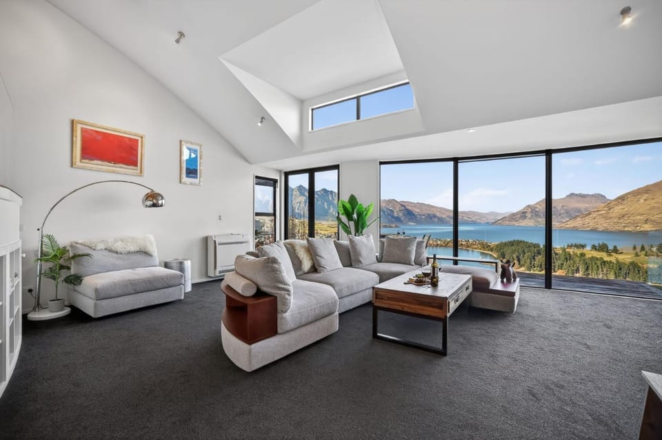 Edinburgh Heights House in Queenstown