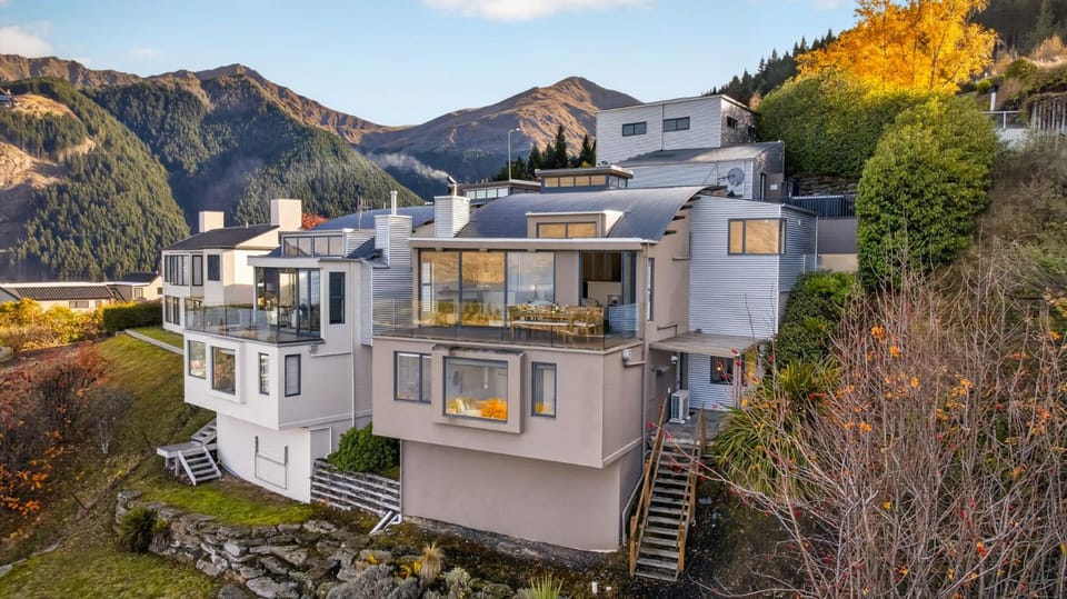 Edinburgh Heights House in Queenstown