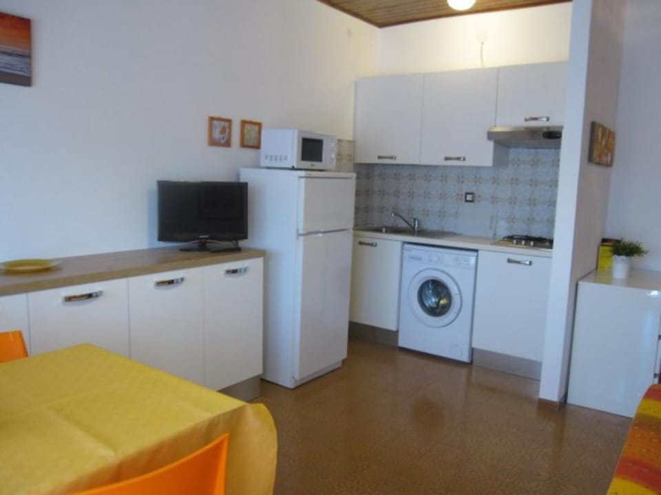 Dining area, kitchen