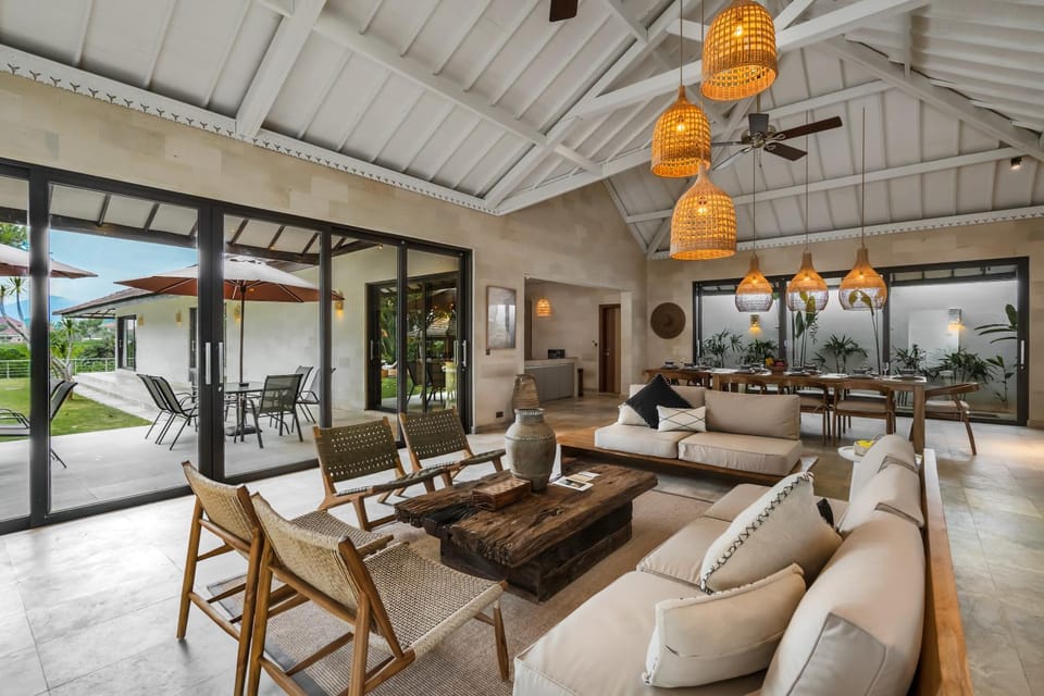 View (from property/room), Living room, Seating area, Dining area