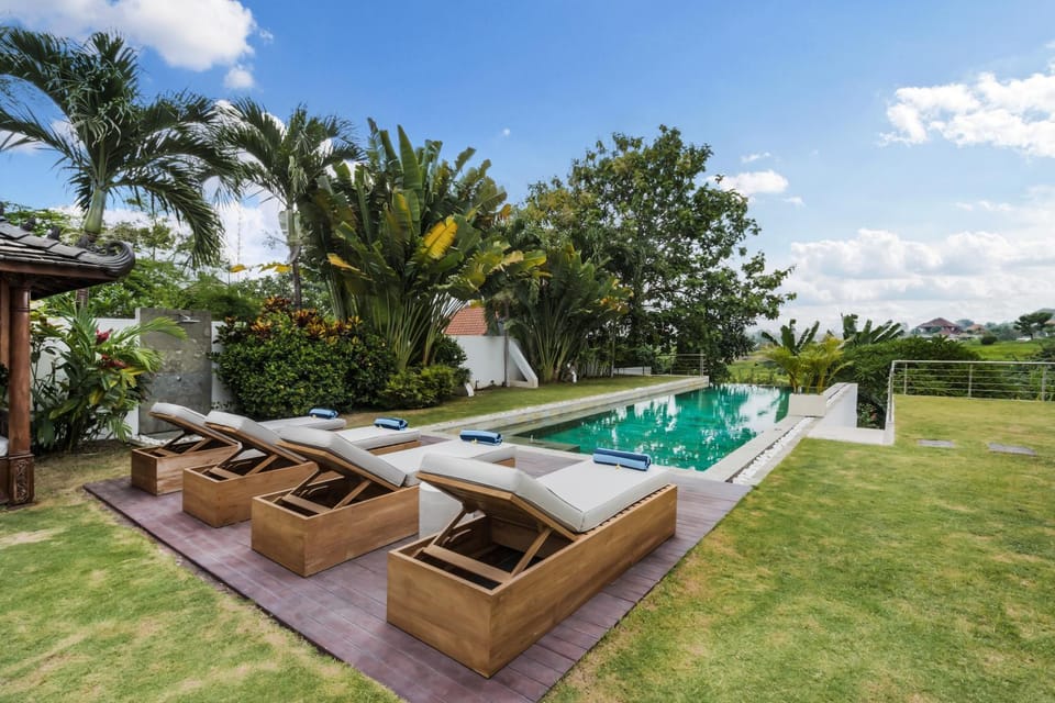 Natural landscape, View (from property/room), Pool view, Swimming pool, sunbed