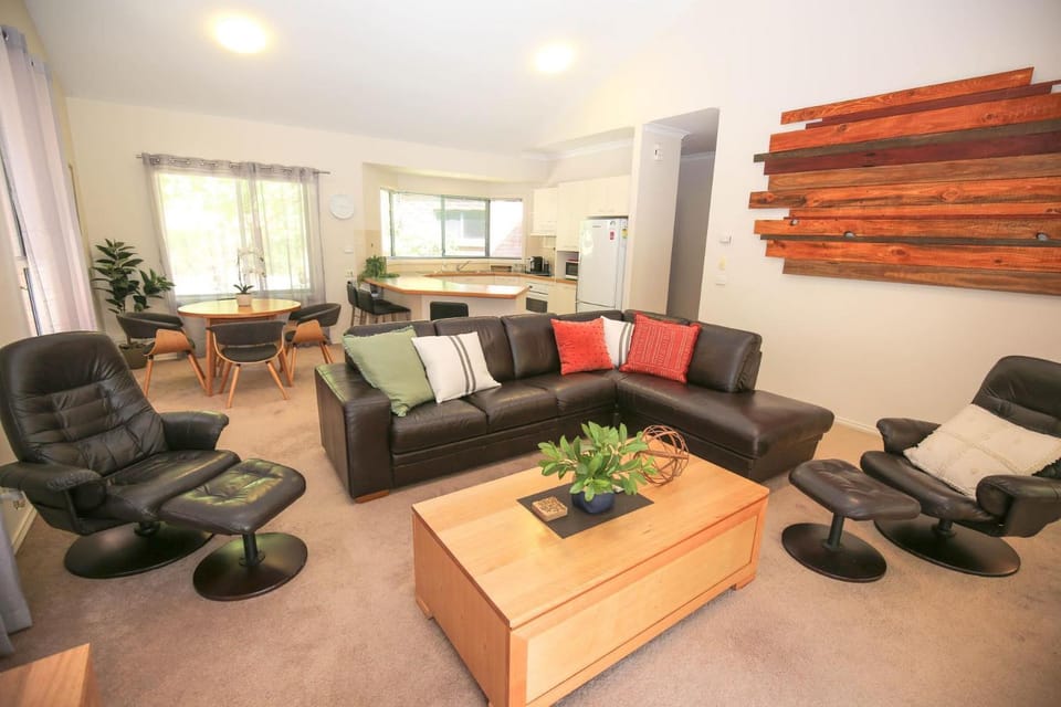 Living room, Seating area, Dining area, kitchen