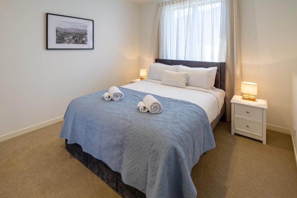 Bed, Photo of the whole room, Decorative detail, Bedroom, towels