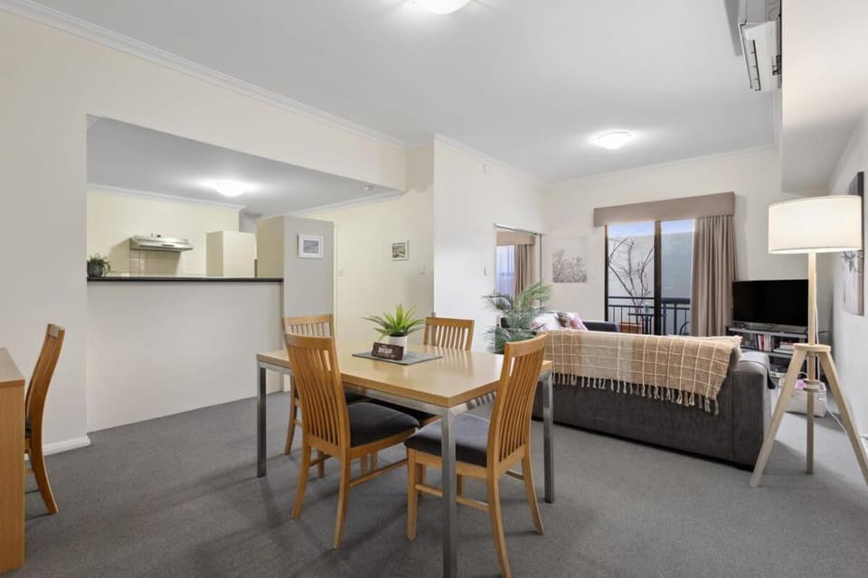 Fabulous Apt in Northbridge with Pool & WiFi Apartment in Perth