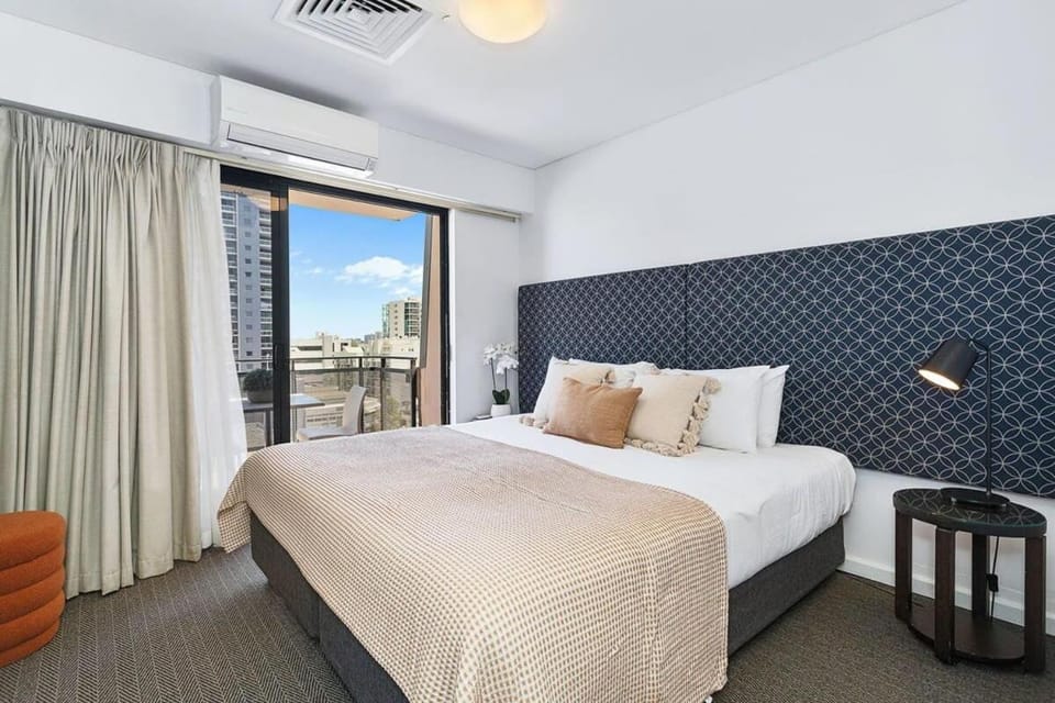 Rooftop Apartment w Cocktail Bar Balcony & Pool Apartment in Perth
