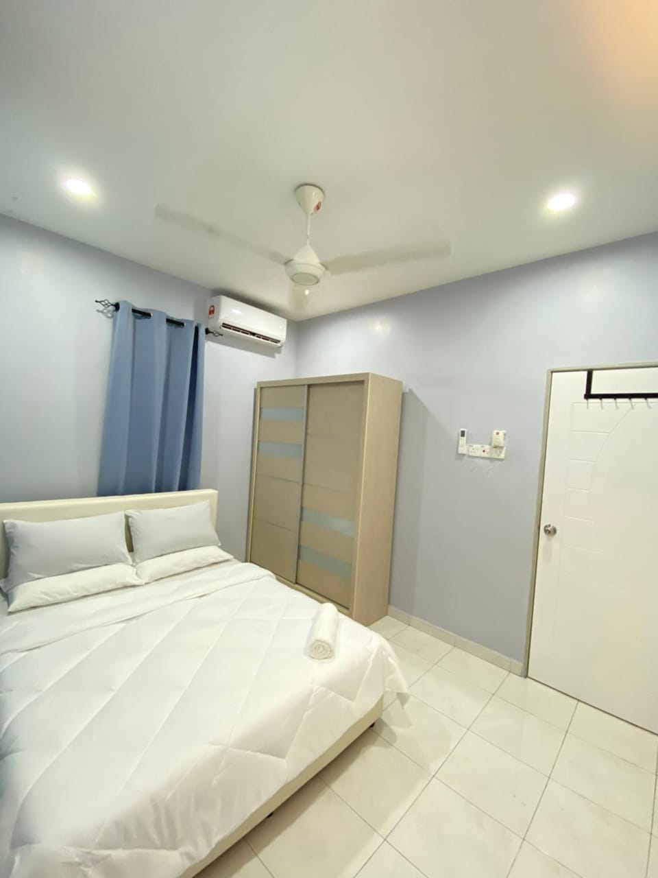 Bed, Bedroom, air conditioner