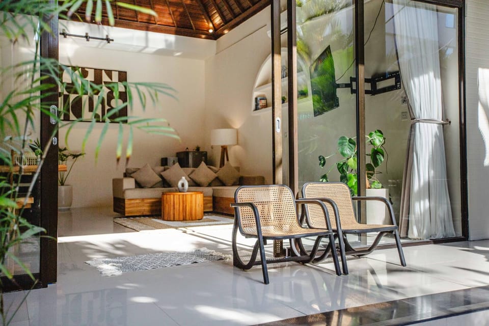 Luxury 3 Bedroom Villa with Pool - 200m to Canggu Beach Villa in North Kuta