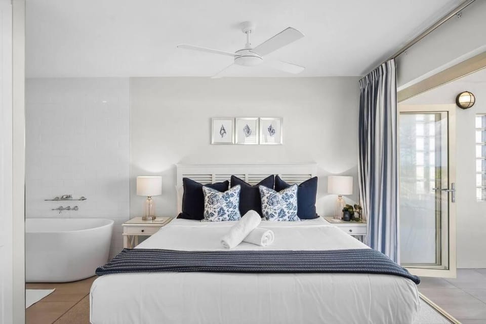 Luxurious Beachfront Penthouse Apartment in Coolum Beach