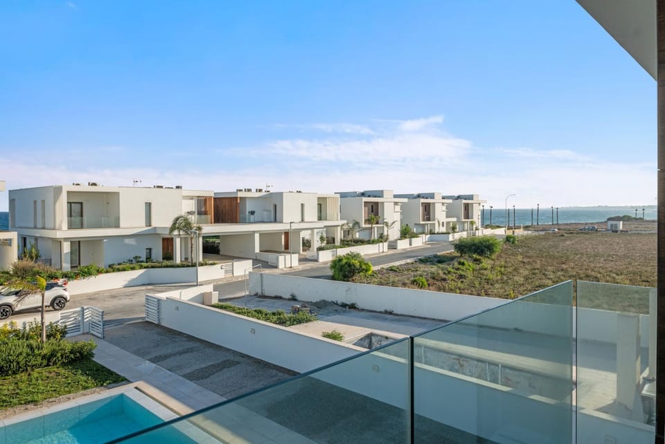 Property building, Day, Natural landscape, View (from property/room), Balcony/Terrace, Pool view, Sea view, Swimming pool