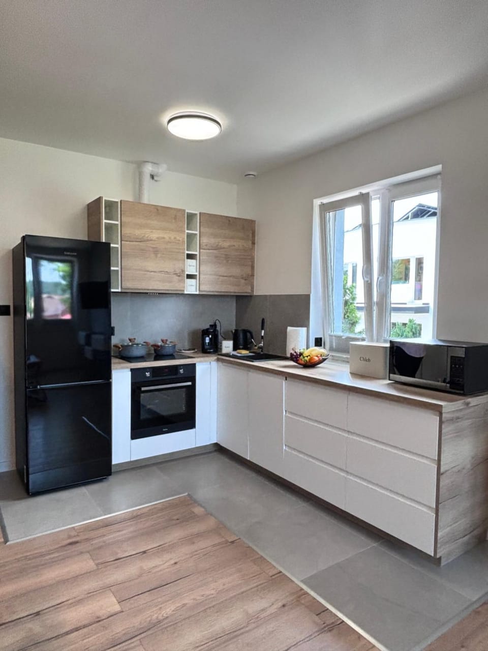 Coffee/tea facilities, Kitchen or kitchenette, microwave, oven, stove