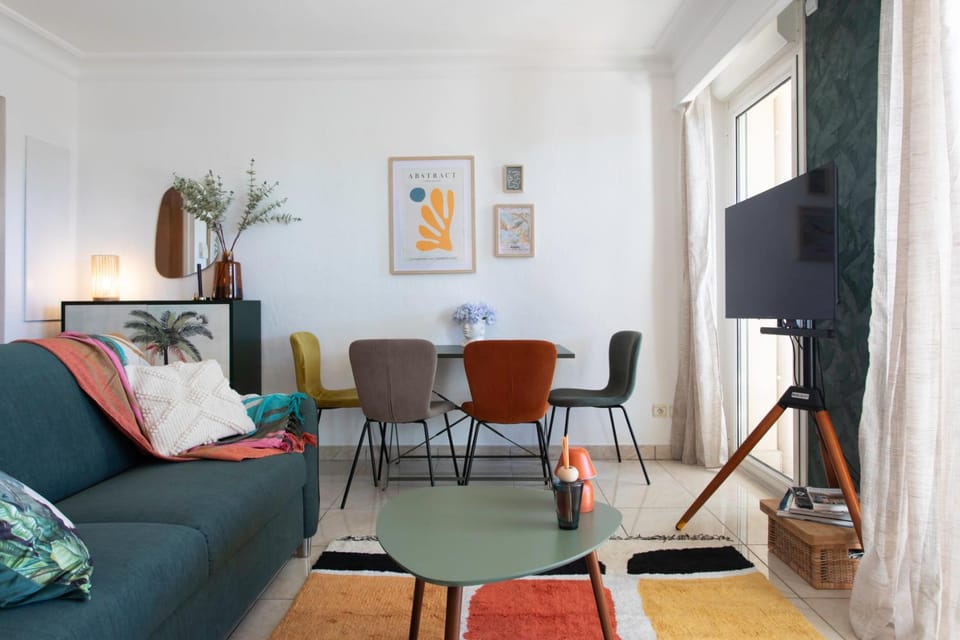 A13 Staywizus -1 BDR Garden floor Fontonne - AC, Pool & Parking Apartment in Antibes