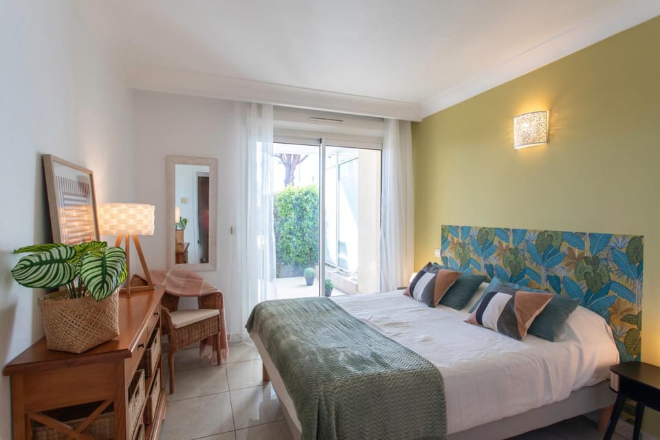 A13 Staywizus -1 BDR Garden floor Fontonne - AC, Pool & Parking Apartment in Antibes