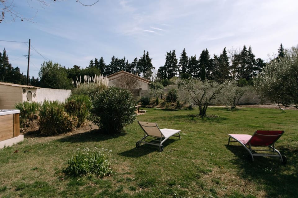 "Countryside Escape Charm and Serenity in Isle-sur-la-Sorgue" Apartment in L'Isle-sur-la-Sorgue