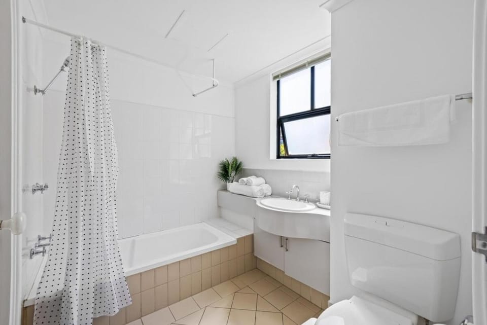 Renovated Family Apartment with Pool & WiFi Apartment in Perth