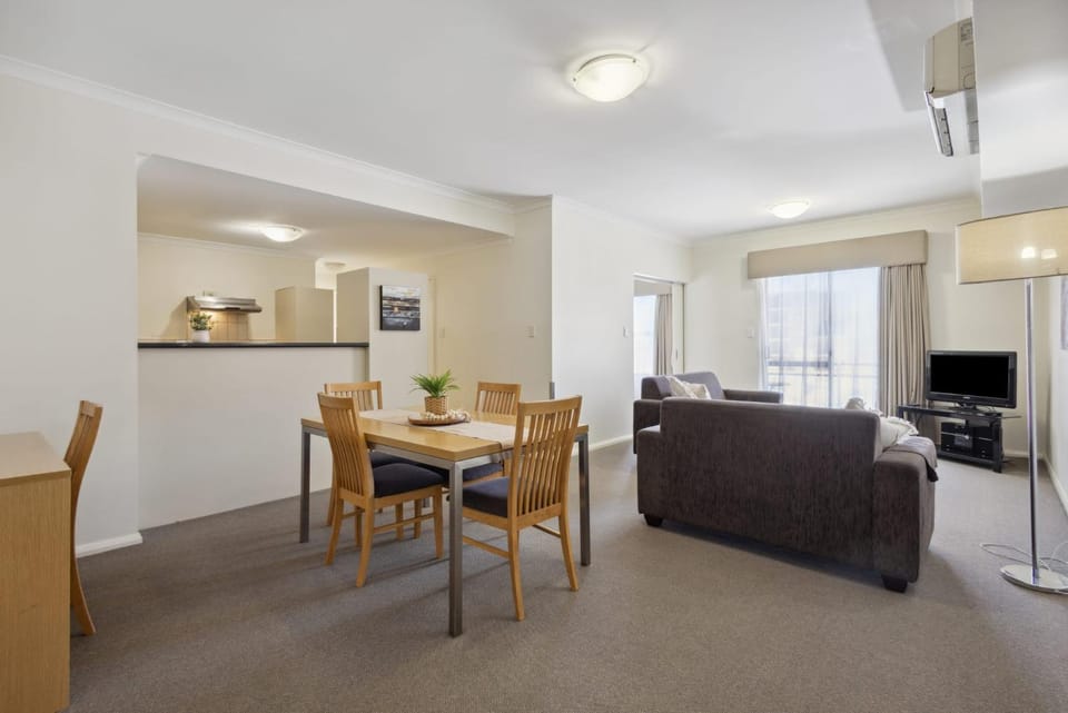 Spacious Apt in Northbridge with Pool Apartment in Perth