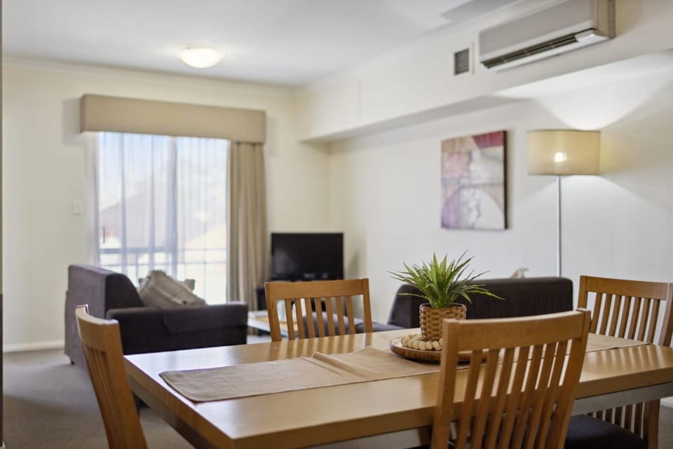 Spacious Apt in Northbridge with Pool Apartment in Perth