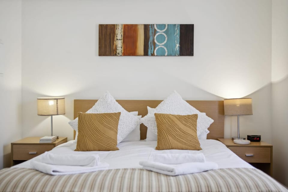 Spacious Apt in Northbridge with Pool Apartment in Perth