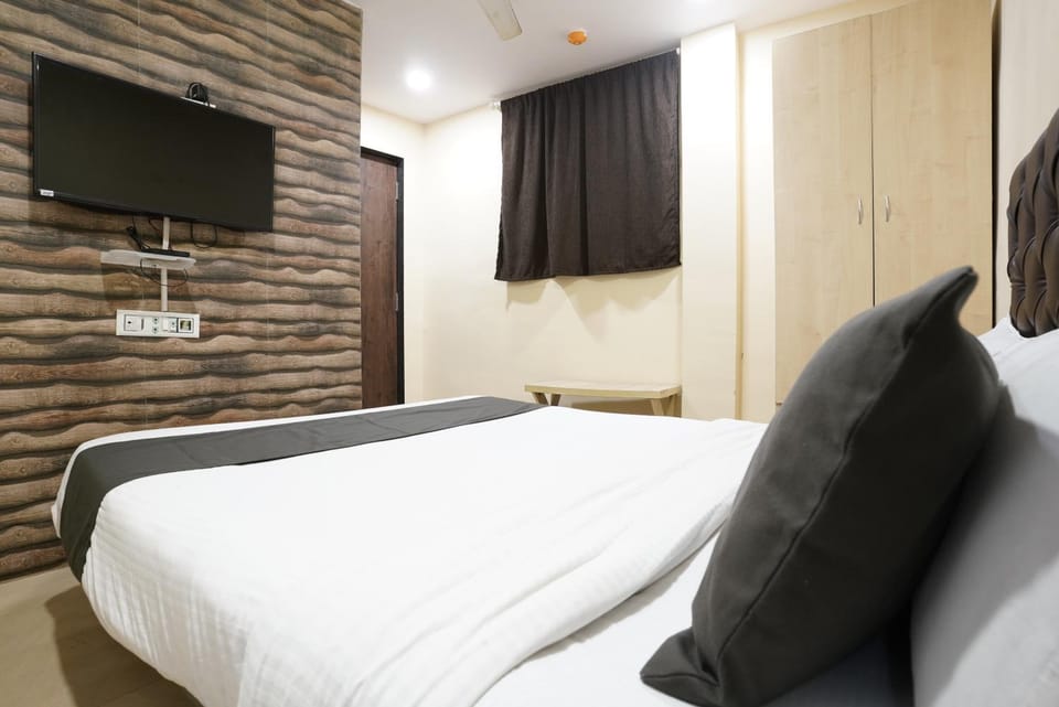Bed, TV and multimedia, Photo of the whole room, Evening entertainment, Bedroom